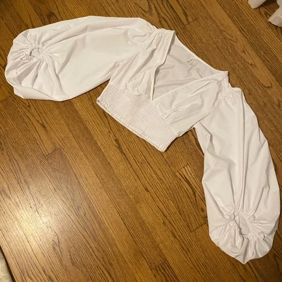 balloon sleeve crop Top - Picture 1 of 7